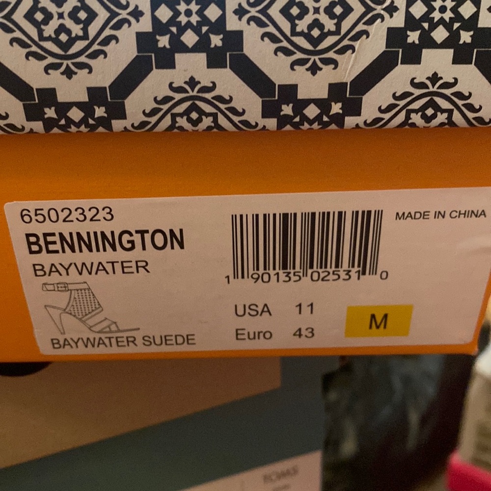 Women’s open toe suede heel